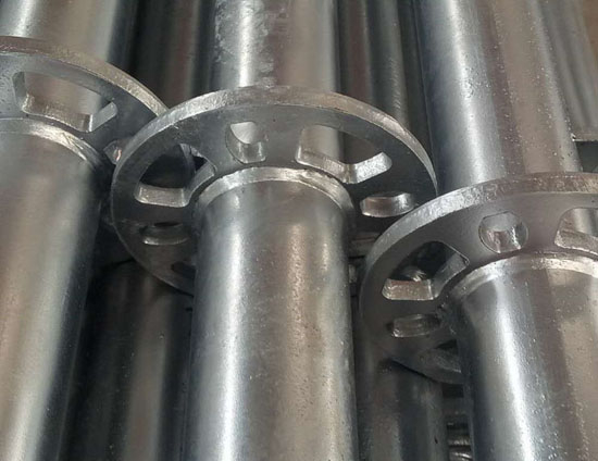 腳手架立桿組裝: